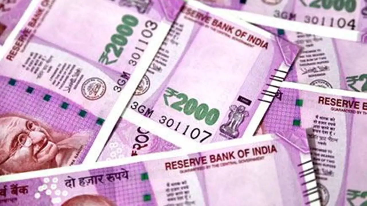 2,000 ரூபா நோட்டு யார்கிட்ட இருக்கு தெரியுமா…??