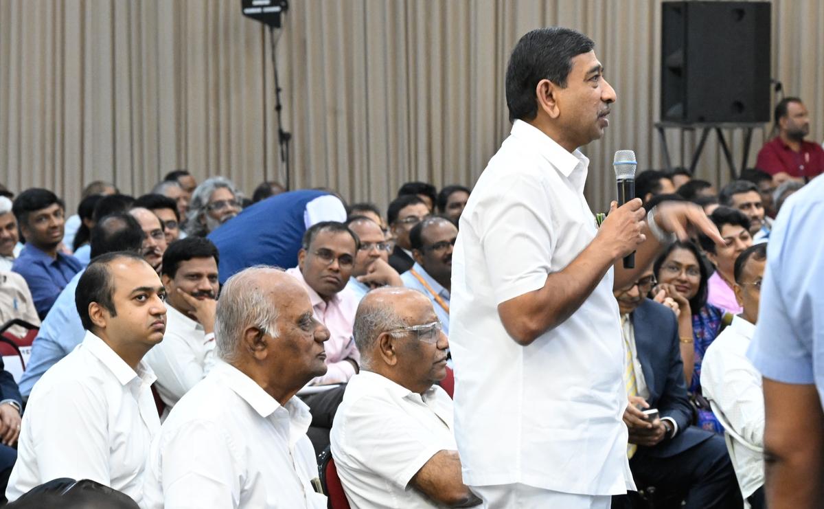 நிதியமைச்சரிடம் சரமாரிகேள்வி கேட்ட கோவை ஹோட்டல் உரிமையாளர்..
