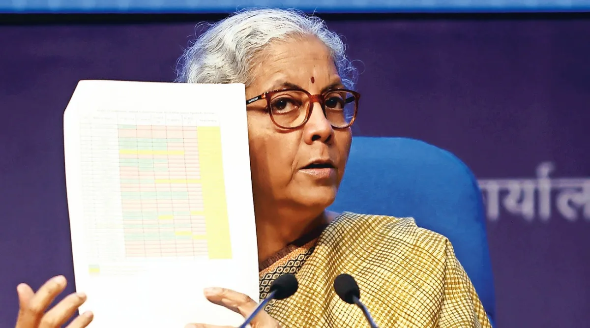 LIC முதலீடு முடிவுகள்: நிதியமைச்சர் பதில் என்ன?