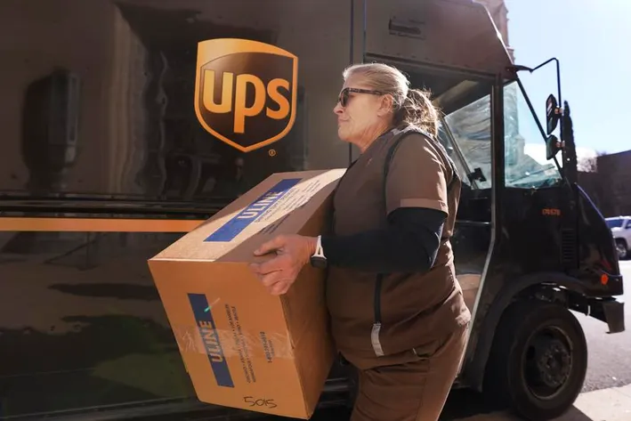 20,000 பேரை வேலையை விட்டு நீக்கிய UPS..