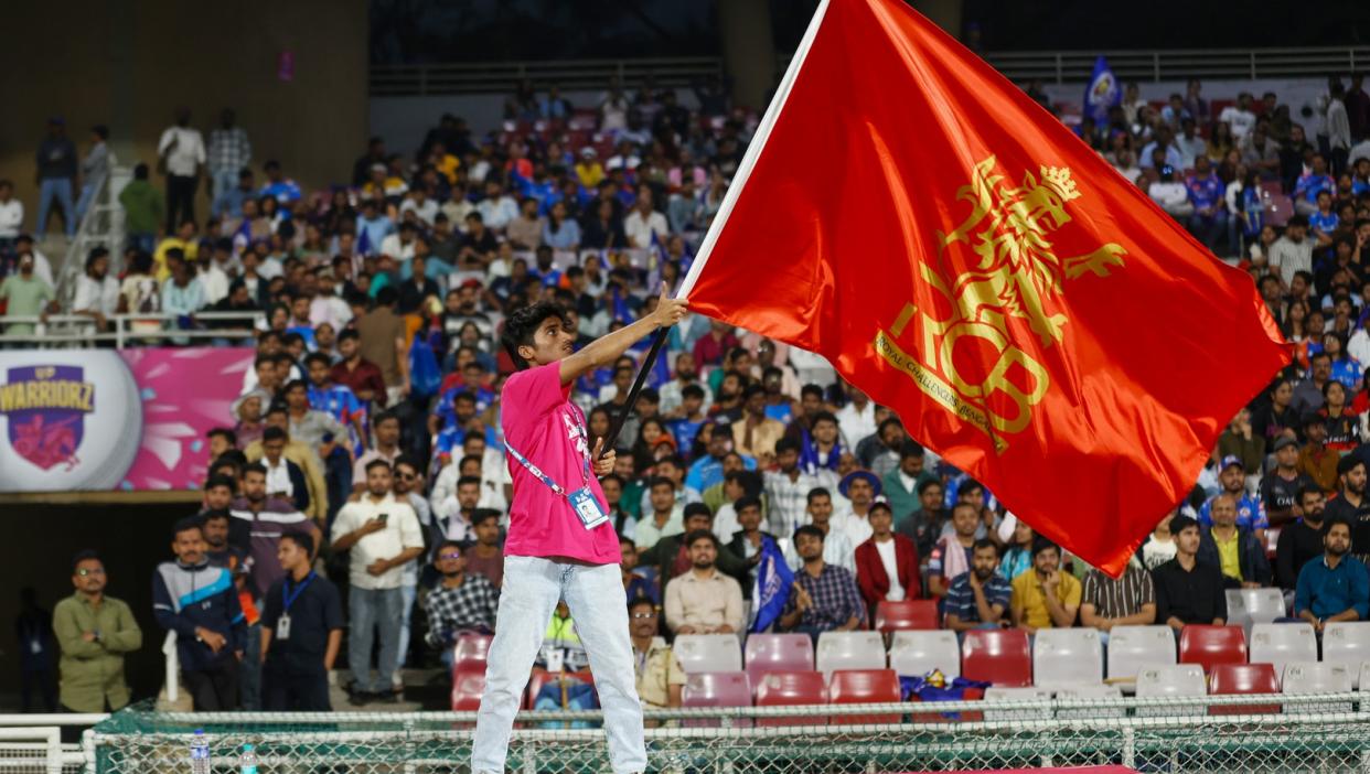 RCB-யை வாங்க கடும் போட்டி