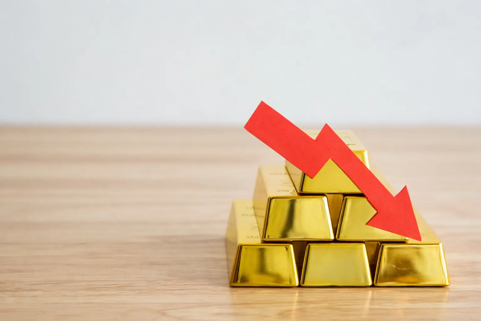 10 கிராமுக்கு ரூ.4,300 சரிந்த தங்கம் விலை