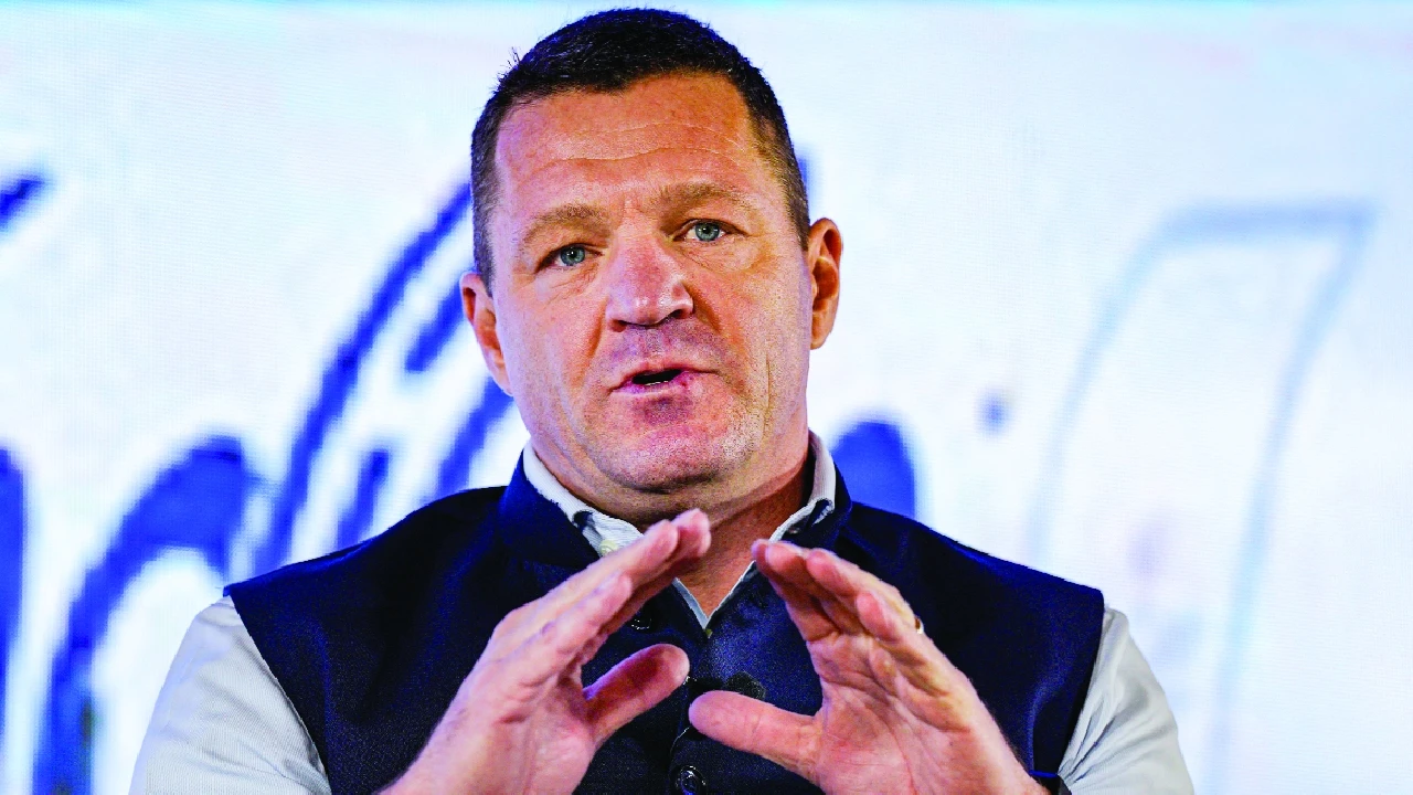 திடீரென ராஜினாமா செய்த இண்டிகோ CEO பீட்டர் எல்பர்ஸ்