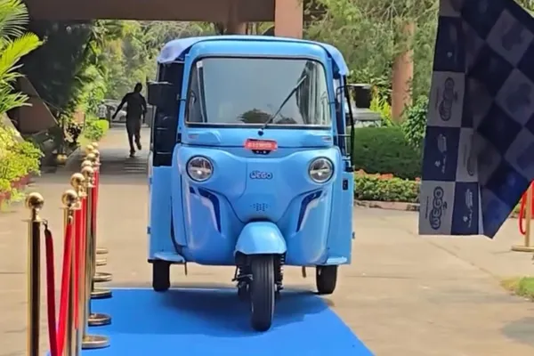 296 கி.மீ வரை செல்லும் திறன் கொண்ட பஜாக வெகோ ஆட்டோ